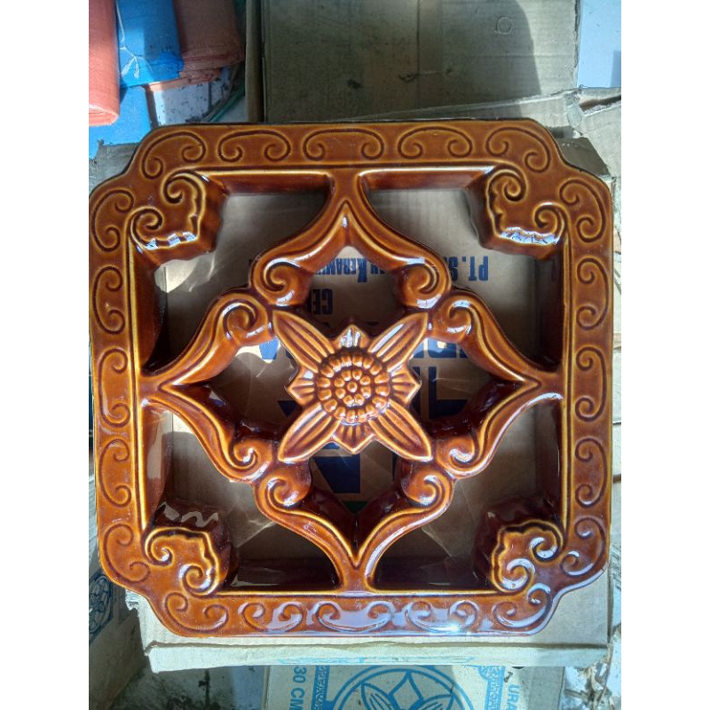 Roster keramik trisensa ukuran 30x30 cm