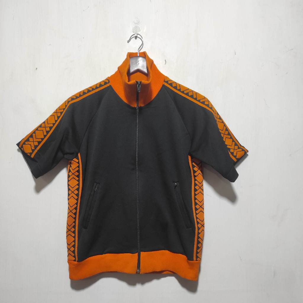 Tracktop Lengan pendek unbrand  Size : M