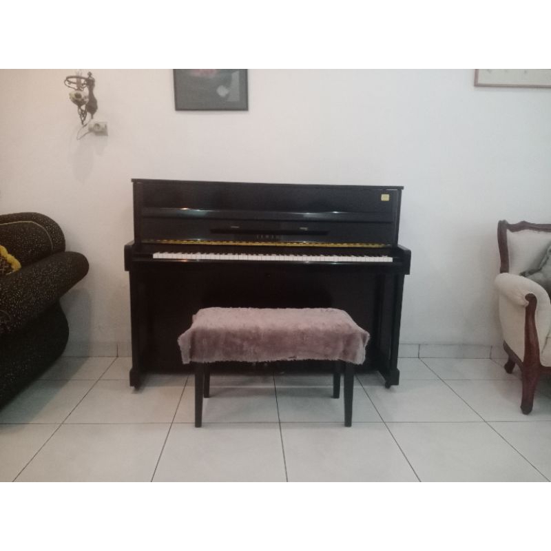 Piano Klasik Akustik Upright Yamaha Hitam