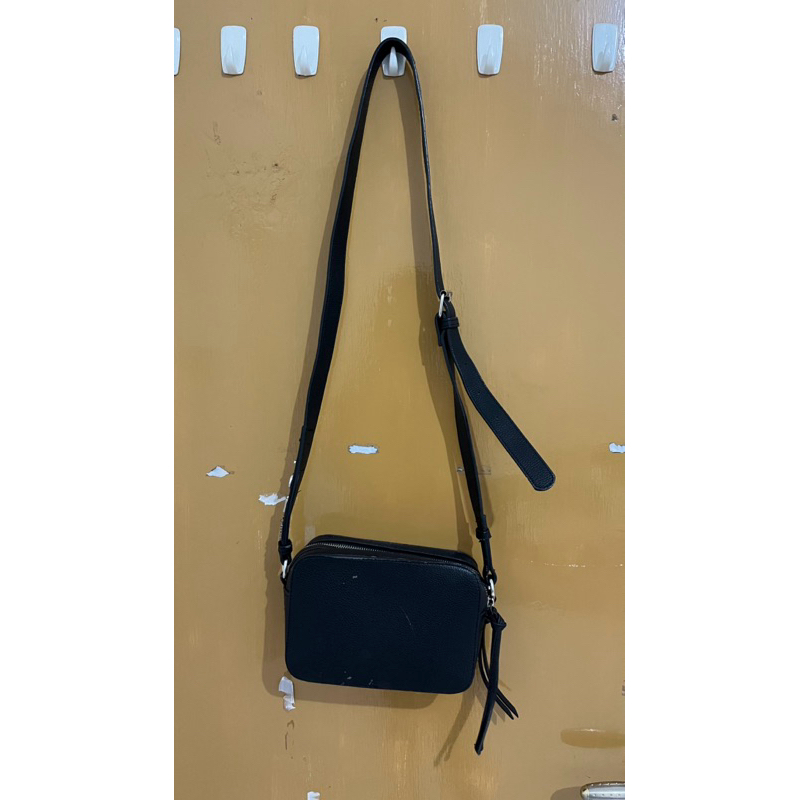 PRELOVED BLACK SLING BAG STRADIVARIUS/TAS SLEMPANG HITAM