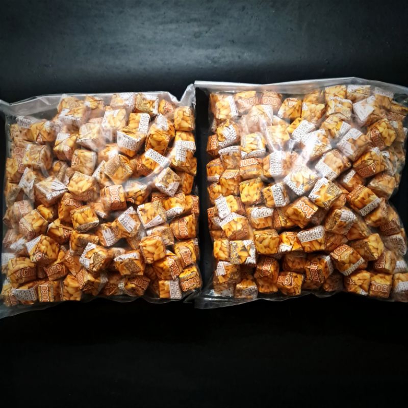 

1KG COKLAT piramid chochocrunch isi 180 piramid murah
