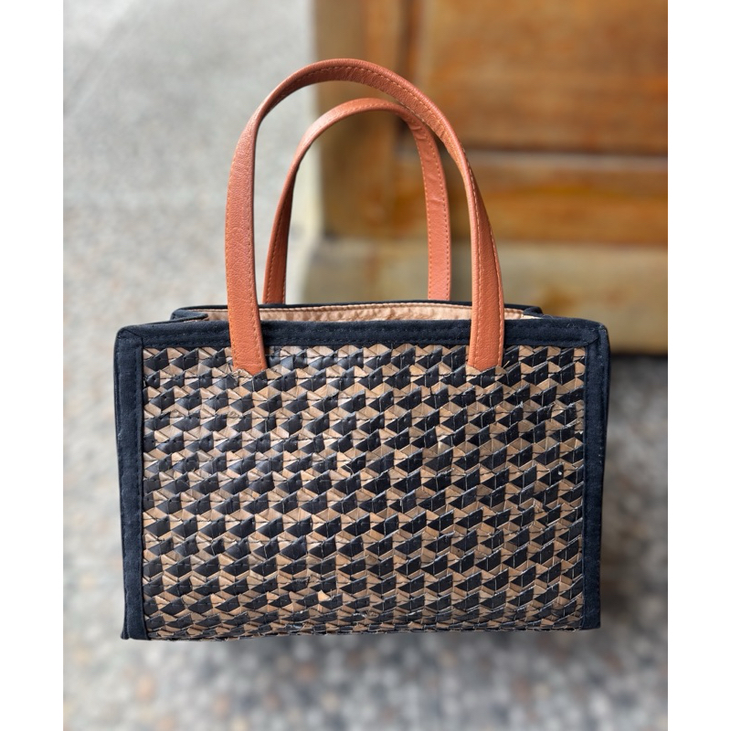 Tas Kerajinan Anyaman Lontar