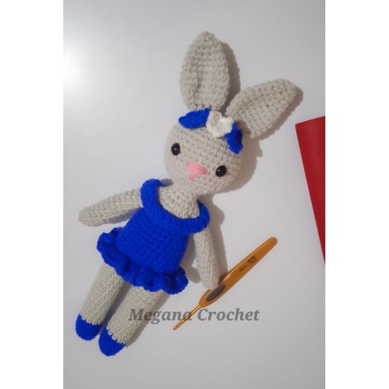 Boneka rajut bunny kelinci. Boneka bayi. Boneka dari benang