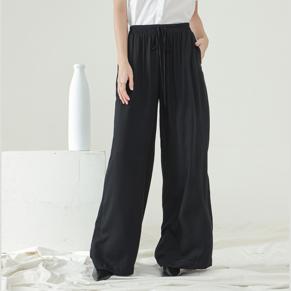 InKano Hill - Celana panjang rayon wanita dengan kantong dan pinggang karet warna sand coklat susu, 