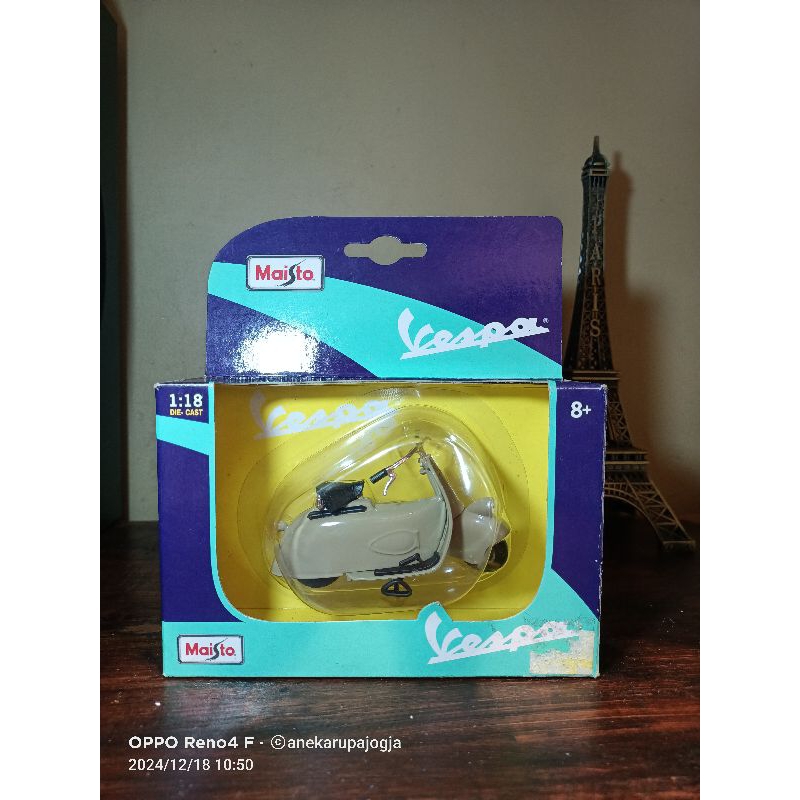miniatur diecast motor vespa