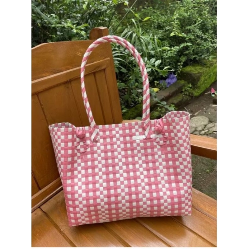 

Tas Anyaman Handmade 28x14x27cm Pink Putih/tas hantaran/tas natal tahun baru/tas belanja