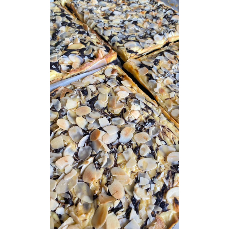 

Brownies fudgy cream cheese premium (anchor) with almond 20X20