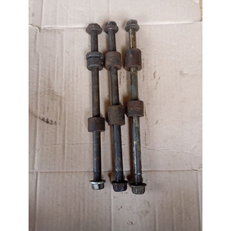 As roda belakang sama bos2n  jupiter z bekas copotan motor