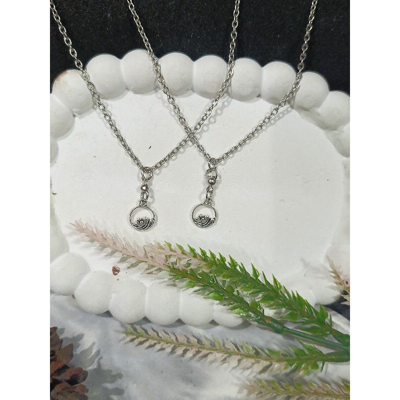 (Ready)Sepasang Kalung couple Liontin OmbAk/kalung/Persahabatan