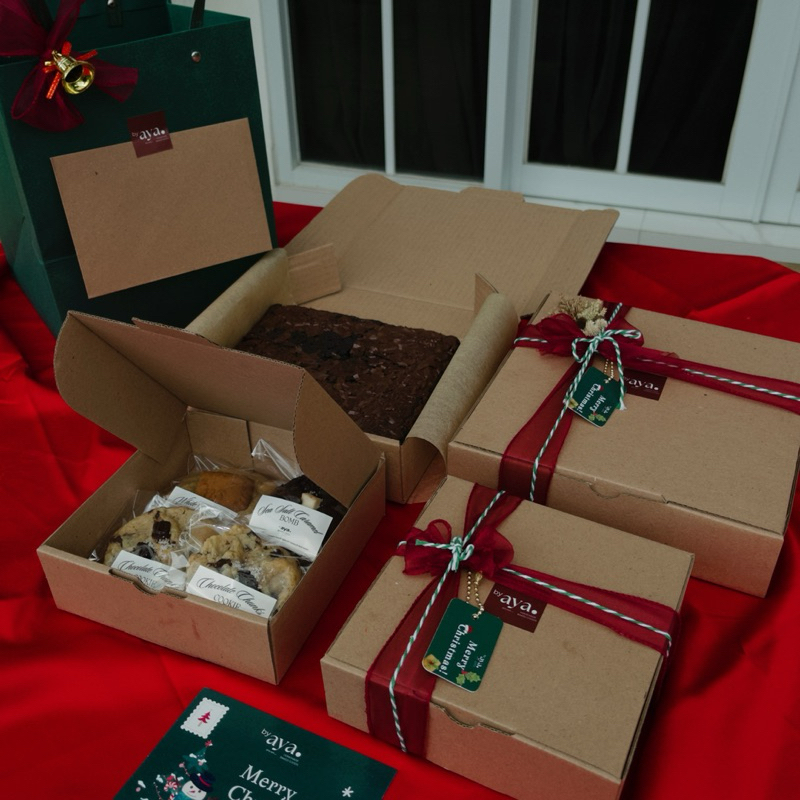 

Holiday Hampers by.aya Fudgy brownies and Soft Cookies