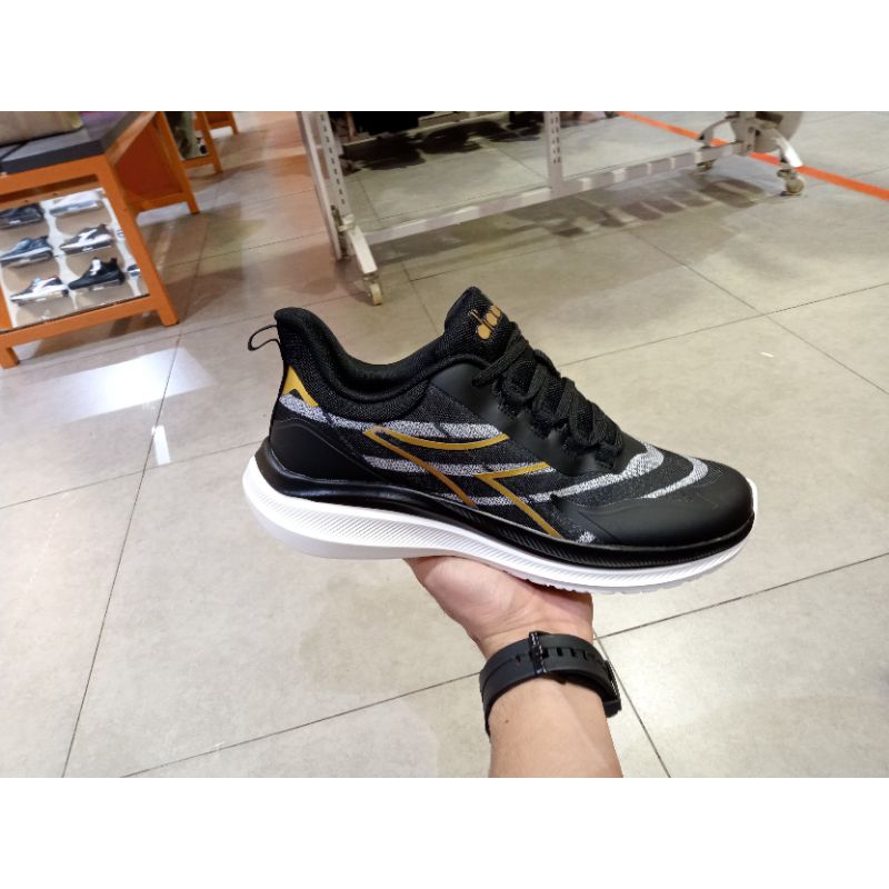 Sepatu Diadora original pria/ Diadora Nokka men's running shoes -Black (100% original )