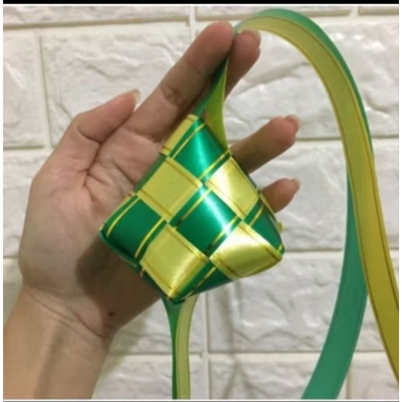 

Ketupat hiasan idul Fitri UK.6-7 cm