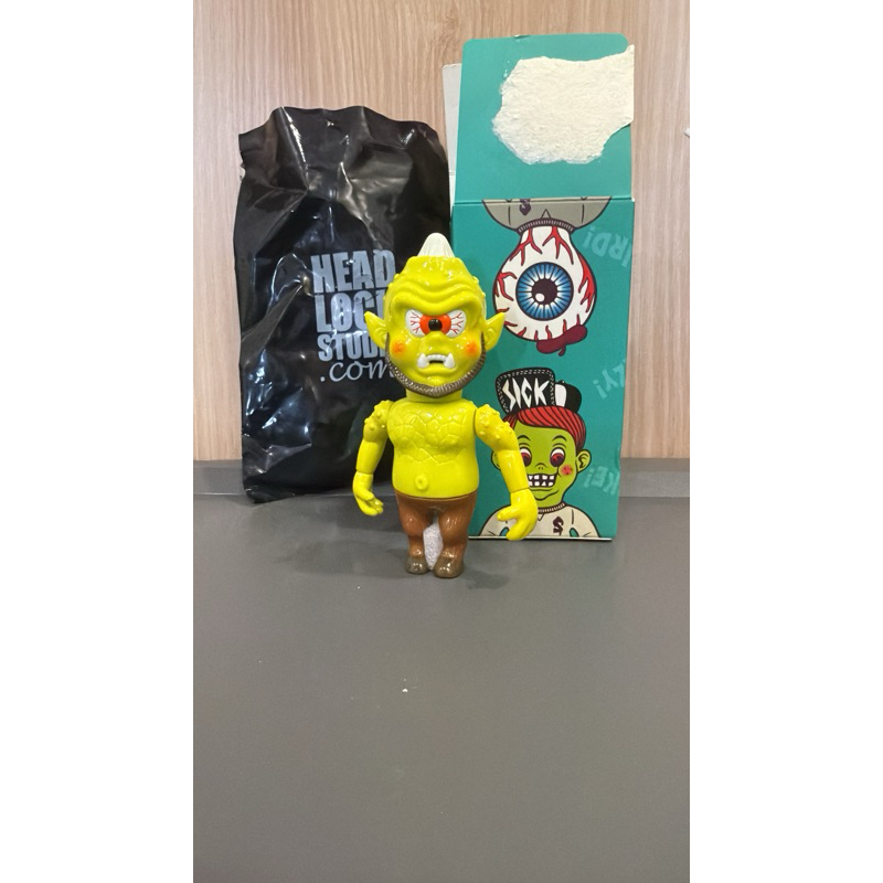 headlock studio character