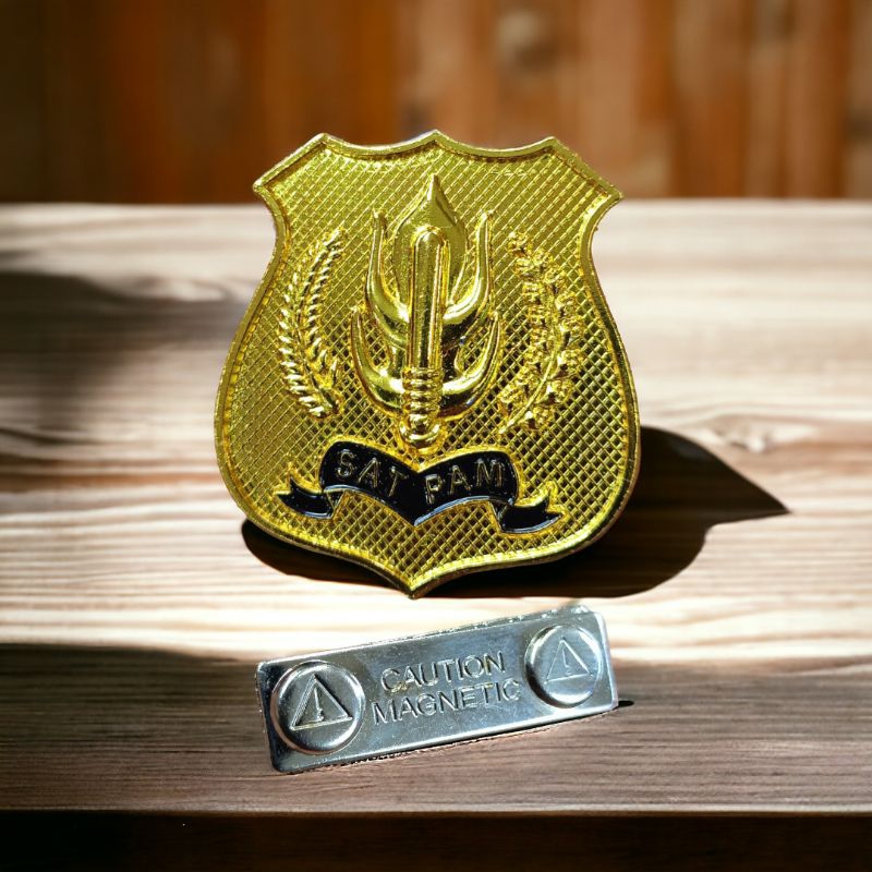 Pin kewenangan gold satpam magnet