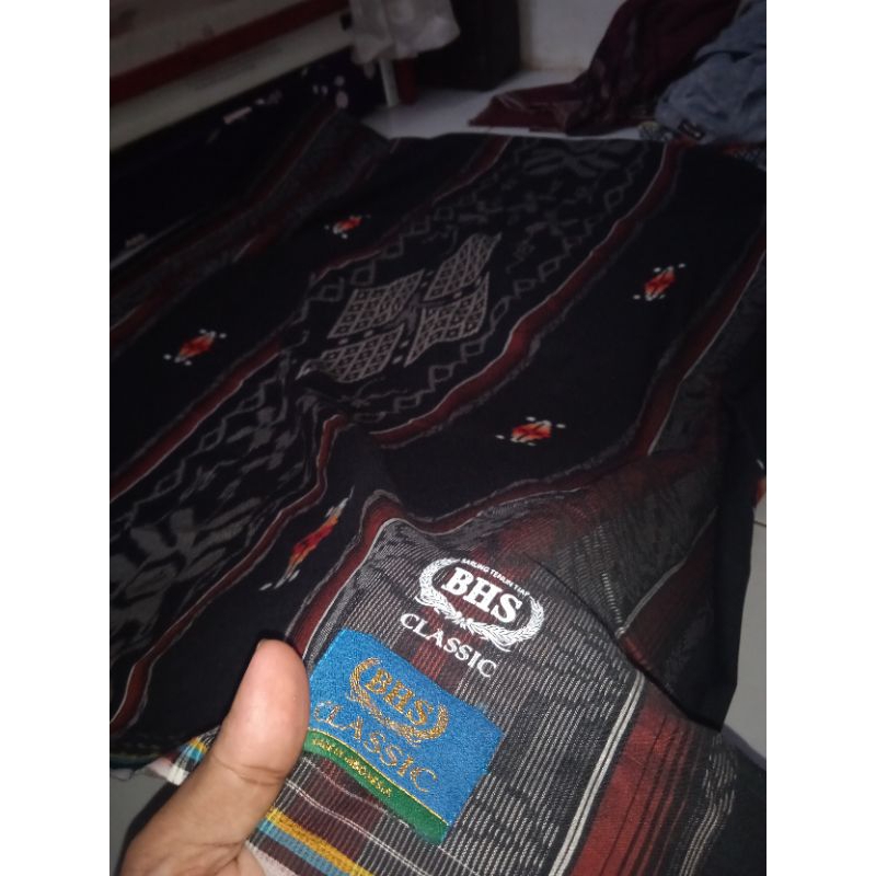 sarung BHS classic gold second bagus