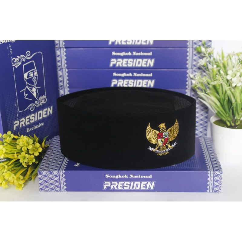 PECI BORDIR GARUDA, peci songkok kopiah hitam bordir Garuda biru,merah,hitam ber AC