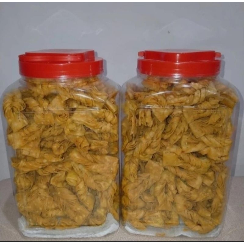 

Kue bawang toples