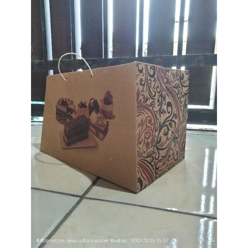 

PAPER BAG BROWNIES TANGGUNG ISI 20 PCS