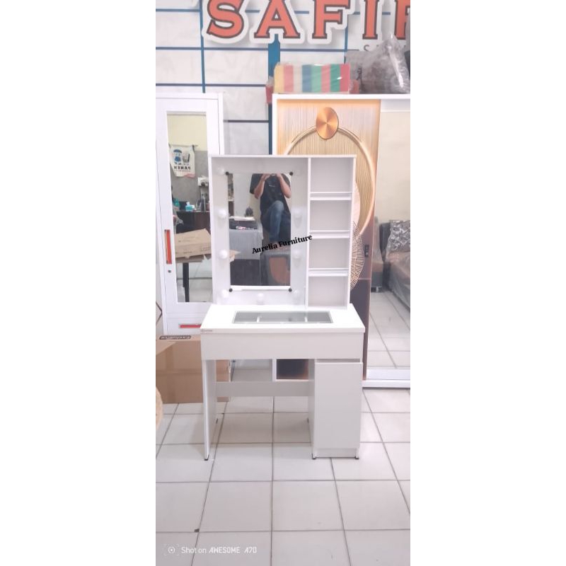 MEJA/LEMARI/RAK RIAS PUTIH+LAMPU