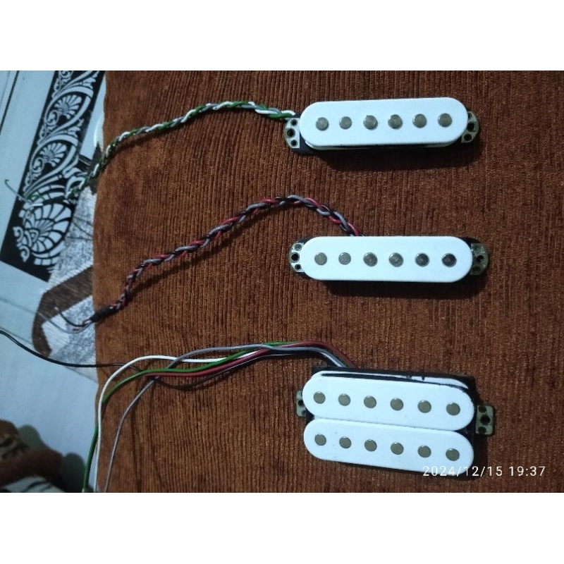 pickup ibanez az esential