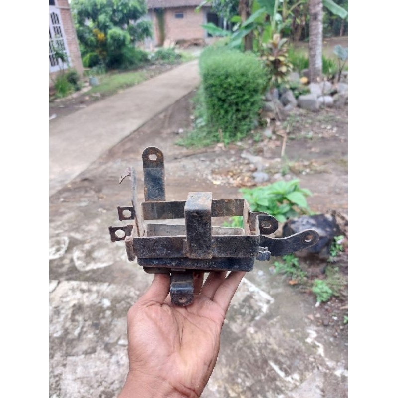 Tempat Aki Dudukan Aki New Megapro Monoshock Original