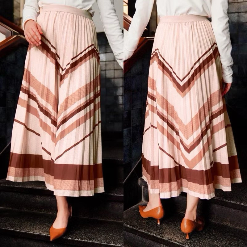 [SOLD] BJ AMONA PLEATED SKIRT BENANG JARUM MONOGRAM BJ ROK READY