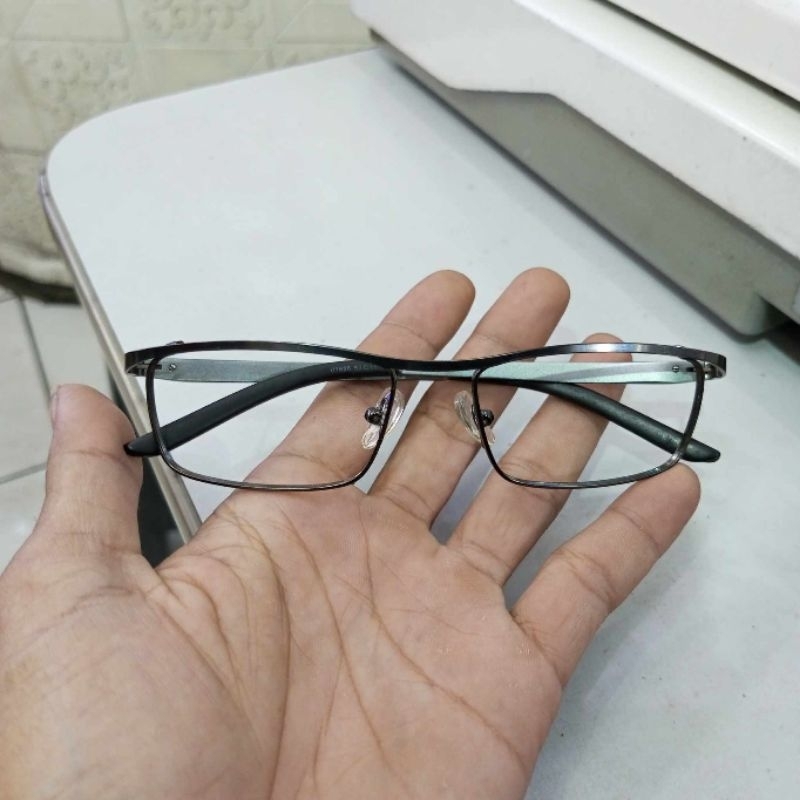Kacamata second original Vogue bahan titanium barang masih mulus