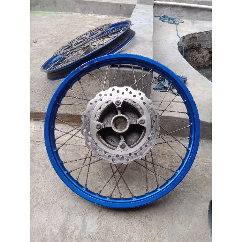 pelek set dpn blkng (bekas) ninja 2tak ss/r/rr new/old warna biru lebar uk 140 d/b ,merek jinfei  ru