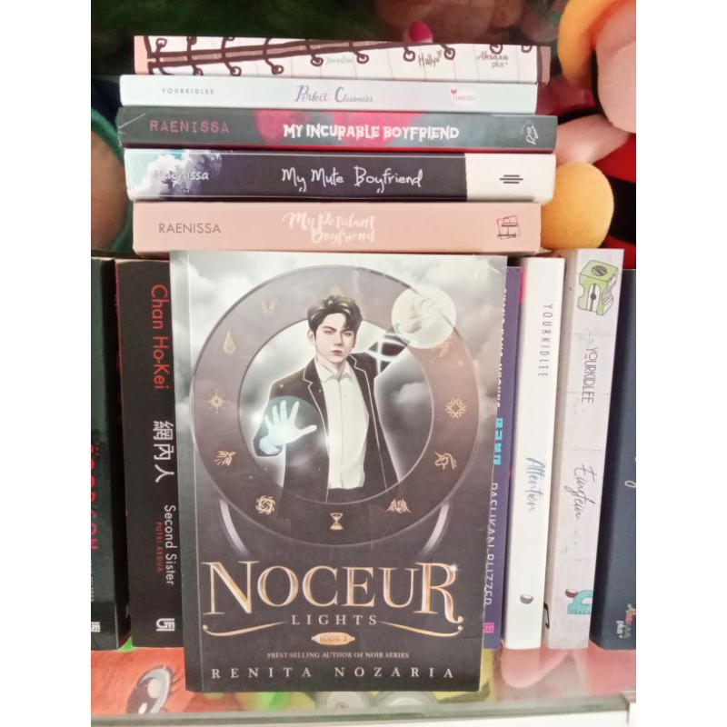 

Preloved Buku Noceur Lights: Renita Nozaria