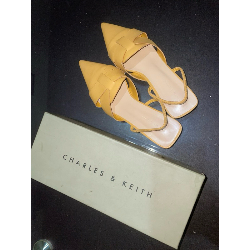 preloved sandal sepatu charles and keith no. 38