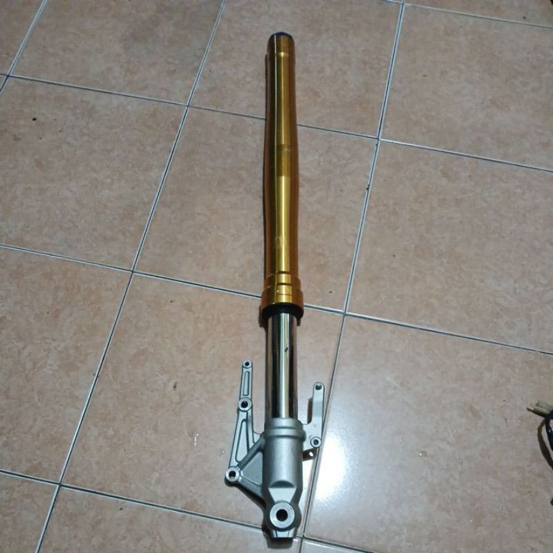 sok shock depan kanan saja USD cb 150r new hk45 original copotan