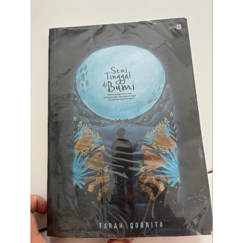 ❤Preloved buku❤ Seni Tinggal di Bumi/ Farah Qonita