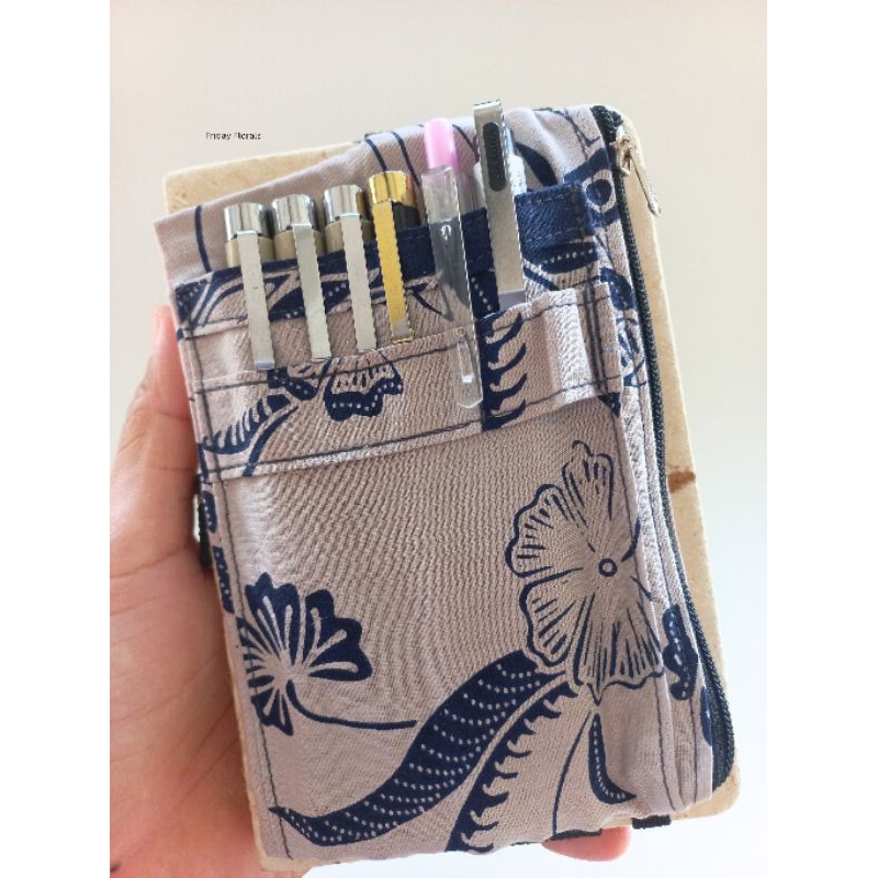

Dompet Wanita Motif Bunga/Tempat Pensil/Skets Book/Pouch
