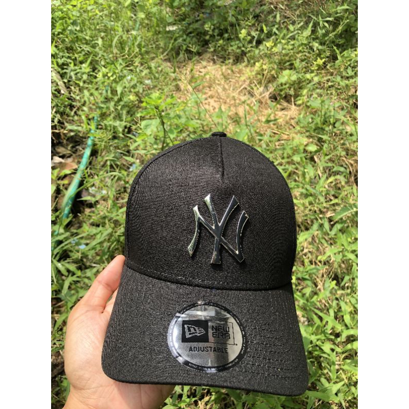 Topi New Era NY logo besi silver