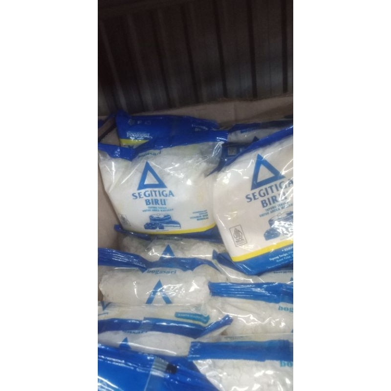 

terigu segitiga biru 500gr