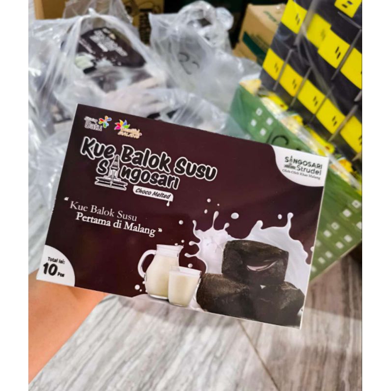 kue balok susu by banana/singosari strudel khas malang isi 10pc exp terbaruuu