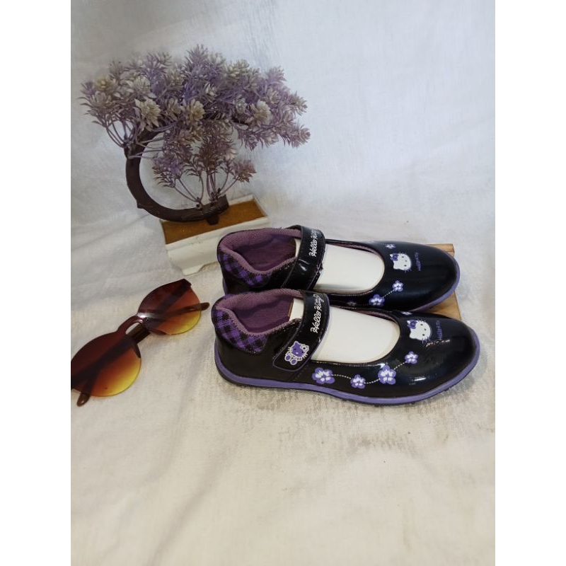 sandal,sepatu,anak,cewek,paud,TK,kekinian