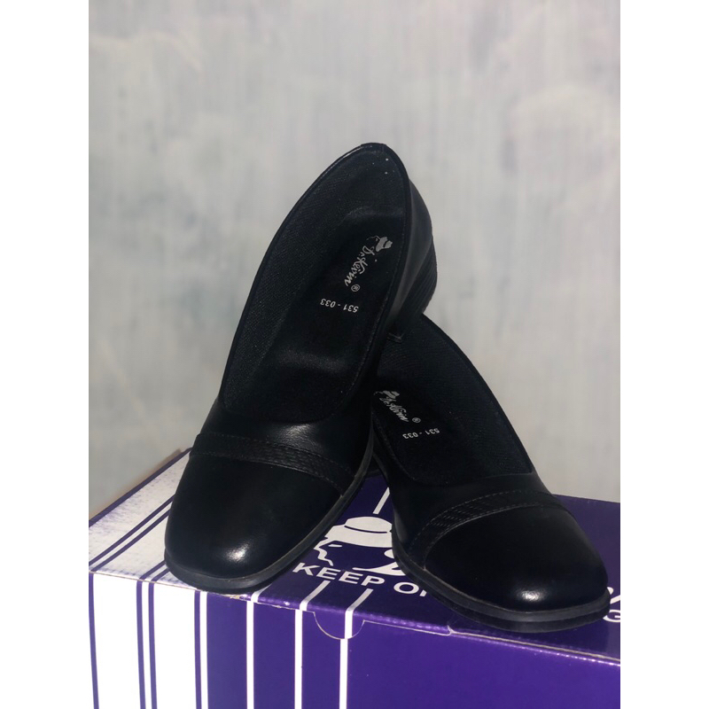 (Preloved) Dr. Kevin Sepatu Formal Wanita Pantofel Resmi Big Size