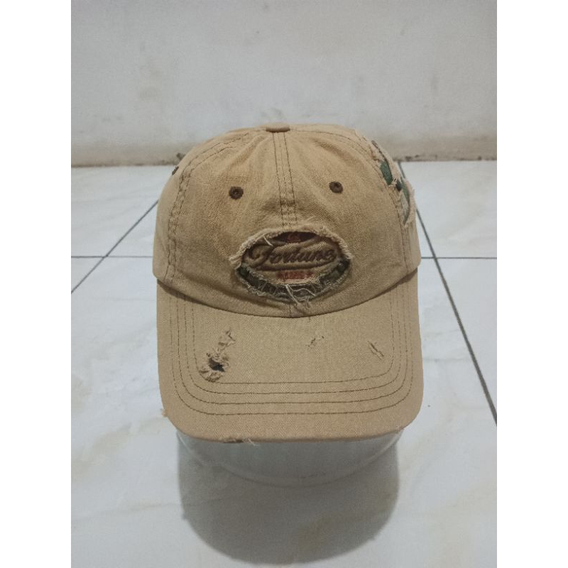 Topi Berkeley coklat model sobek
