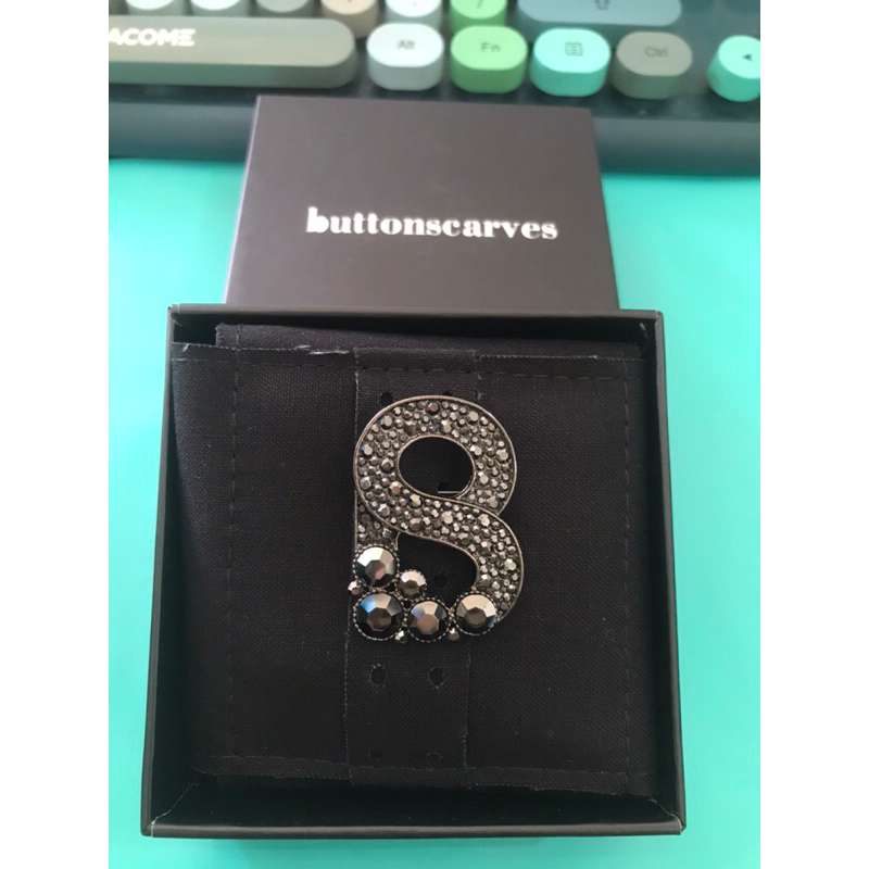 Brooch Buttonscarves HITAM PreLoved