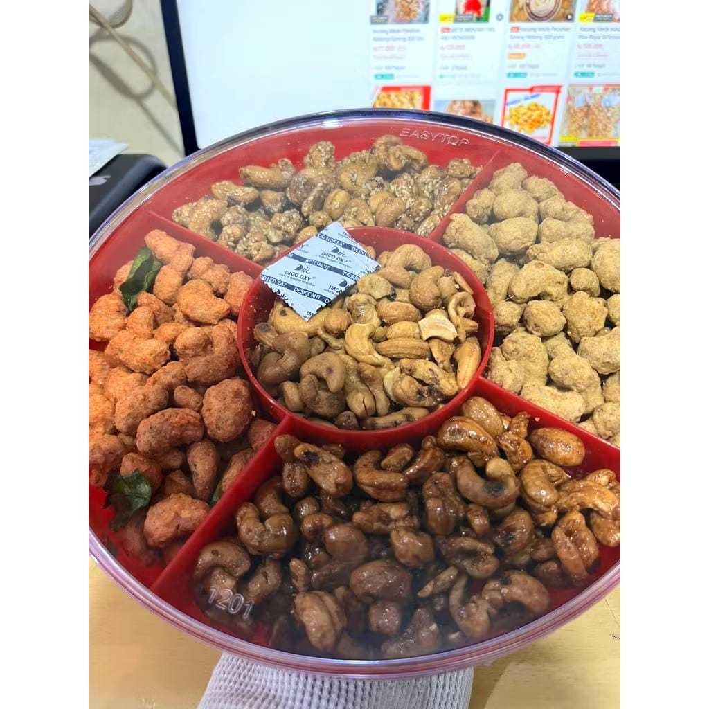 

YUFEMA - Kacang tray 5 varian snack untuk lebaran