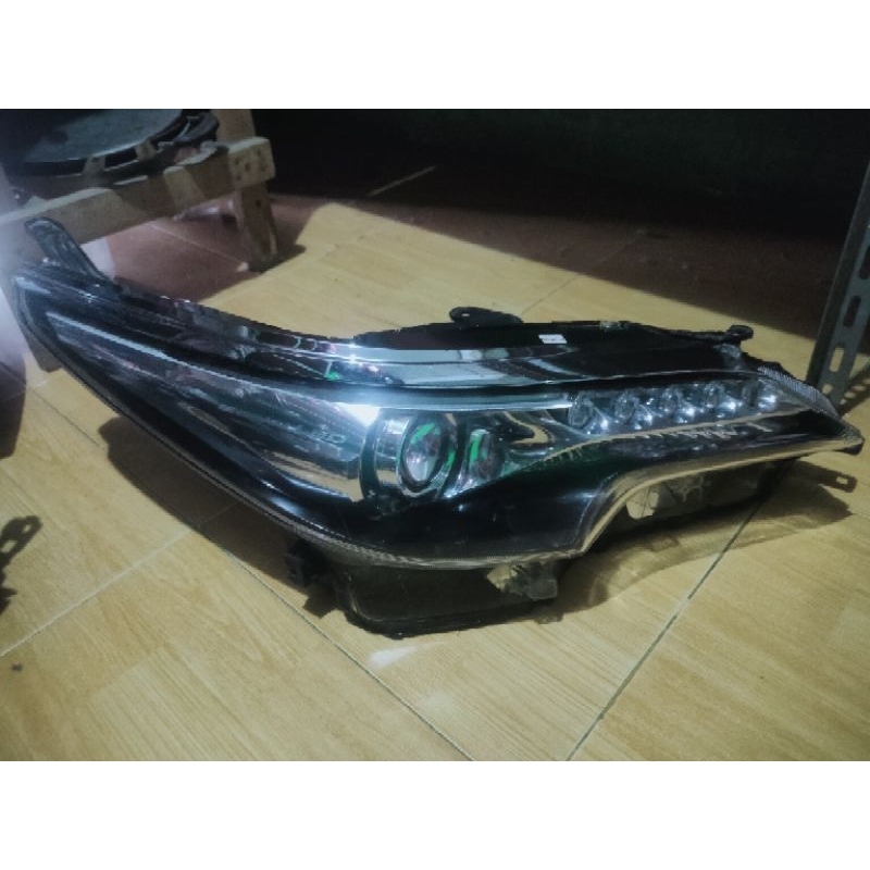 Headlamp Fortuner VRZ 2016