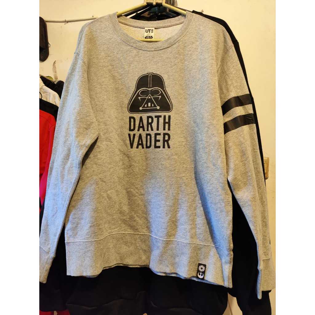 Crewneck Uniqlo Collab UT Starwars "Darth Vader"