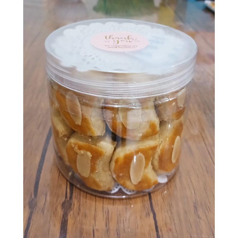 

kue kacang toping almond