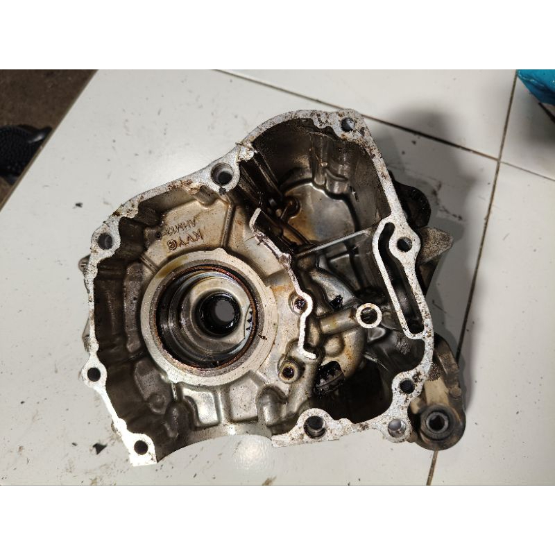 krengkes bak tengah oli mesin kanan Honda beat karburator  Scoopy karburator spacy karburator ORI ba