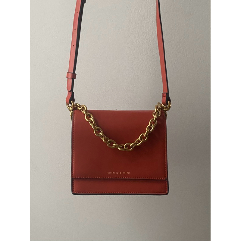 [second] tas charles & keith original front flap chain detail sling bag - orange/terracota