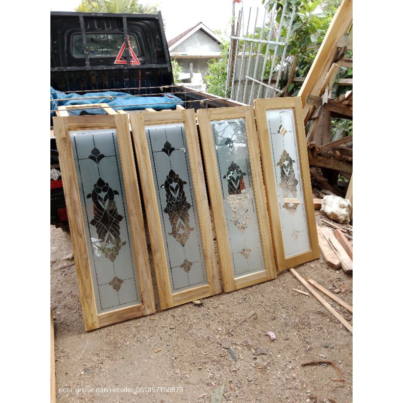 jendela kayu jati kaca hias