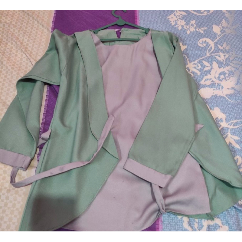 [PRELOVED] BAJU BLOUSE ATASAN HIJAU SAGE ABU ABU WANITA