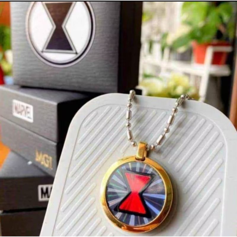 PENDANT MCI MARVEL SERIES ORIGINAL - GOLD WIDOW