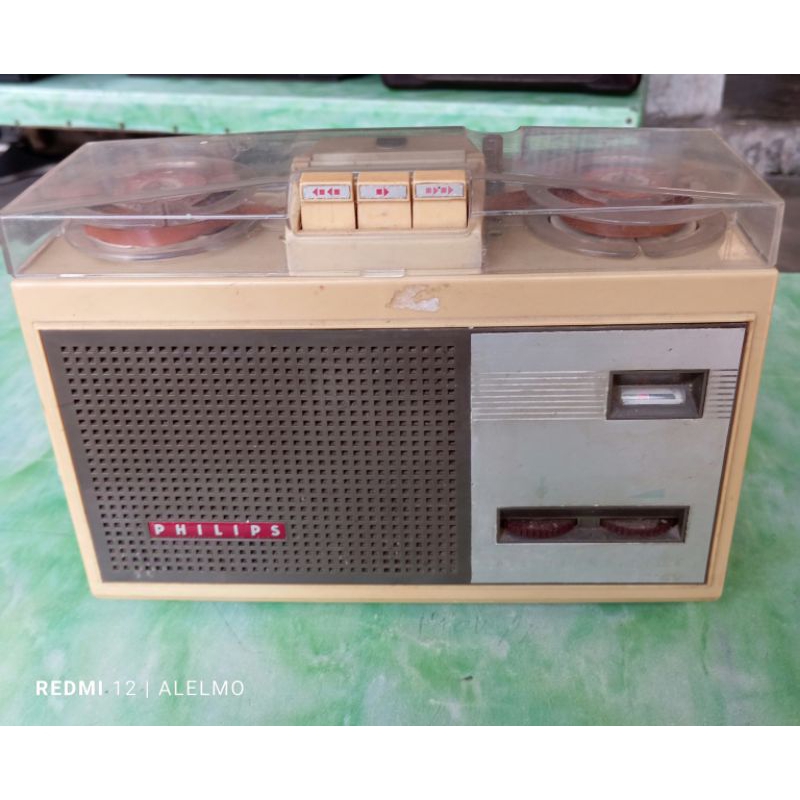 pajangan vintage tahun 1964 philips EL3586 portable tape recorder